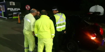 Detuvieron a dos hombres en autopista con armas, joyas, celulares y hasta ropa con inscripción policial