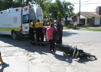 Una camioneta y una moto protagonizaron un choque en el centro de San Genaro