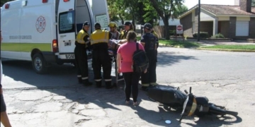 Una camioneta y una moto protagonizaron un choque en el centro de San Genaro