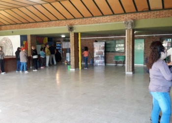 Los santafesinos comenzaron a elegir a sus representantes en las urnas