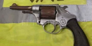 Secuestraron un arma de fuego dentro de un auto sin papeles que viajaba por autopista