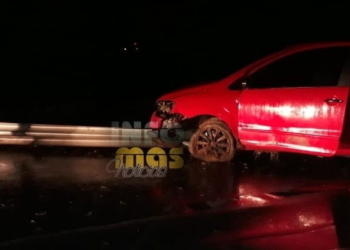 Monje: dos heridos al despistar un auto en autopista e impactar contra el guardarrail