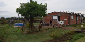 Maciel: seis familias con 15 menores temen un desalojo en un terreno usurpado