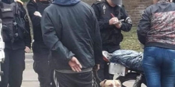 Llevaba un perro a la rastra desde una moto y fue demorado por «maltrato animal»