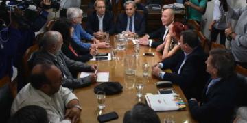 Municipales acordaron las paritarias y se espera la decisión de los maestros