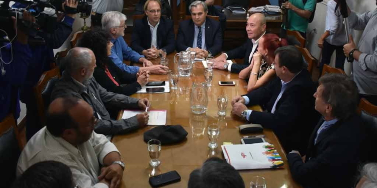 Municipales acordaron las paritarias y se espera la decisión de los maestros