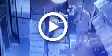 Así robaban en un local en pleno centro de Oliveros