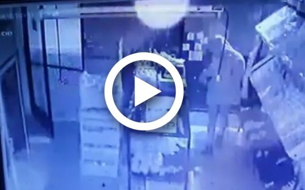 Así robaban en un local en pleno centro de Oliveros