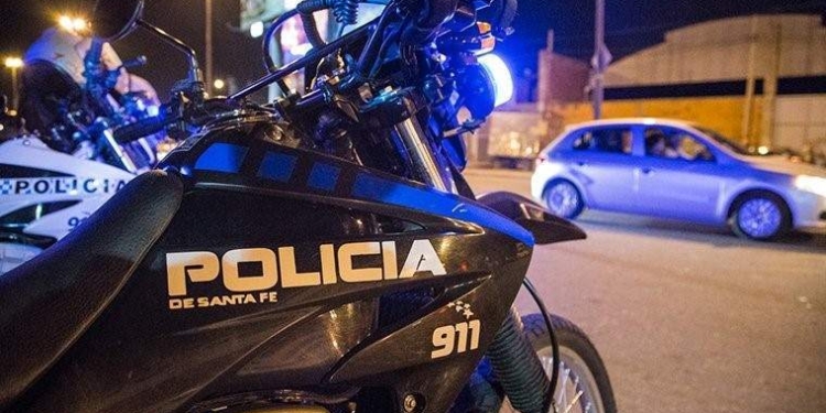 Detuvieron a un hombre armado y con una moto robada