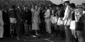 100 años de Evita: el día que pasó por la región en tren e inauguró una importante cancha