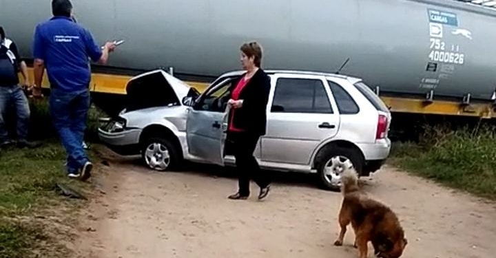 Un conductor no advirtió la presencia del tren y fue impactado