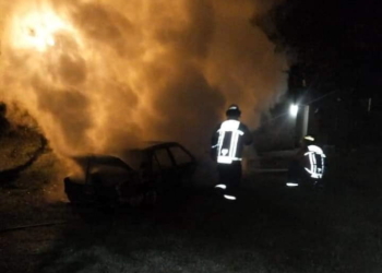 Un auto fue consumido por las llamas en Andino