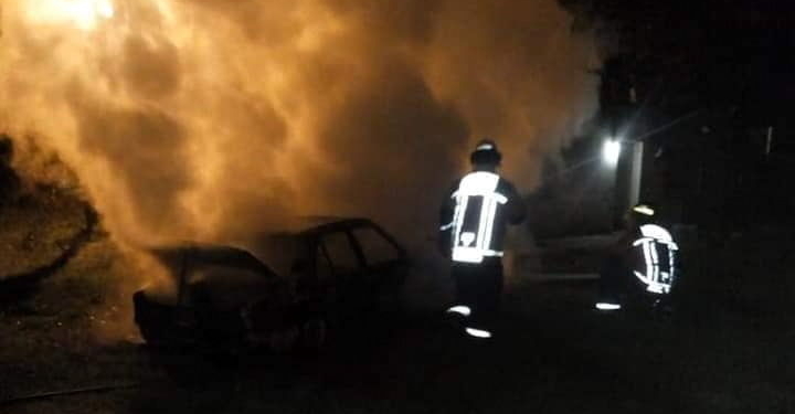 Un auto fue consumido por las llamas en Andino