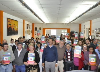 La provincia entregó escrituras a vecinos de San Genaro, Maciel, Díaz y Monje