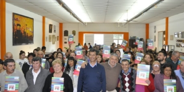 La provincia entregó escrituras a vecinos de San Genaro, Maciel, Díaz y Monje