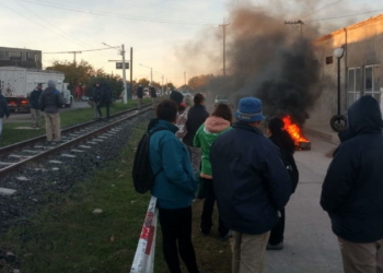 Timbúes: trabajadores comunales cortaron la ruta por despidos