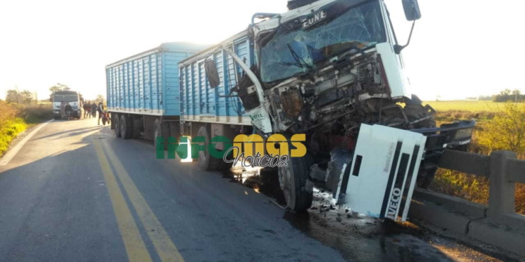 Ruta 91: choque de camiones y conductor atrapado