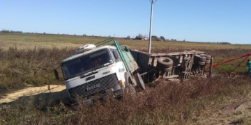 Otro accidente en la 91: camionero se durmió y volcó