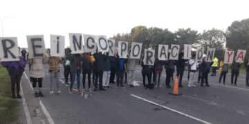 Corte en autopista por manifestación y desvíos hacia Ruta 11