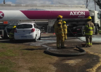 Barrancas: espectacular simulacro de accidente y derrame de combustible