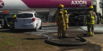 Barrancas: espectacular simulacro de accidente y derrame de combustible
