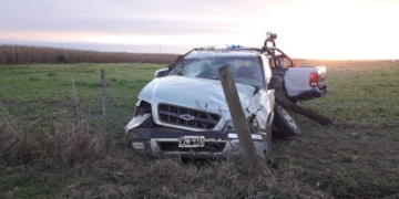 Barrancas: esquivó a un perro y terminó con su vehículo en el campo