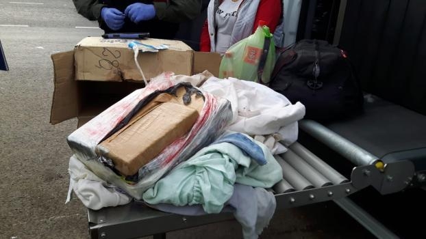 Una pasajera viajaba por autopista con 5 kilos de marihuana