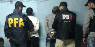 Fuga en autopista: atraparon a otros dos presos y quedan tres prófugos