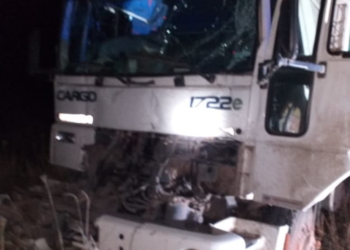 Un camionero fue rescatado por bomberos tras un choque en autopista