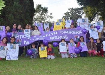 Serodino pidió justicia por Evelyn con su mamá al frente de la lucha