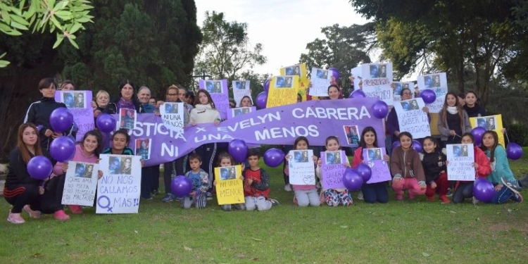 Serodino pidió justicia por Evelyn con su mamá al frente de la lucha