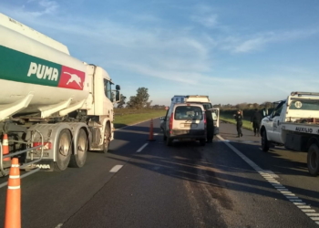 Oliveros: una mujer herida tras chocar con un camión de combustibles