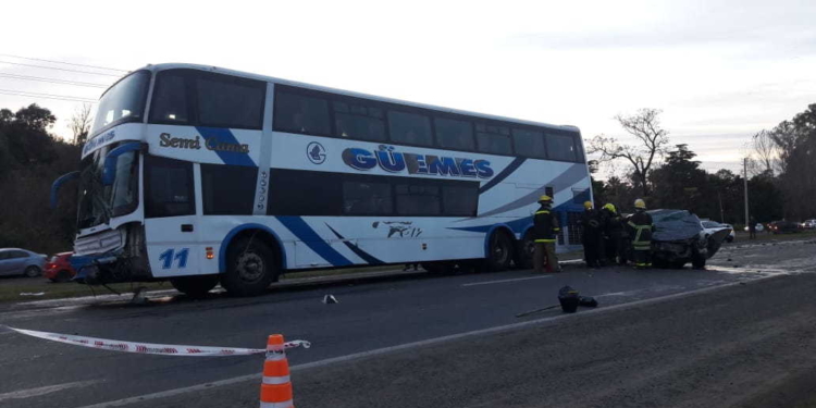 Un hombre perdió la vida tras un choque entre un colectivo y un auto en Ruta 34