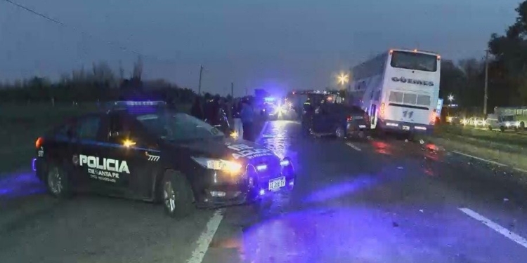 Un hombre perdió la vida tras un choque entre un colectivo y un auto en Ruta 34