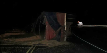 Maciel: un camión volcó y bloqueó el acceso de autopista