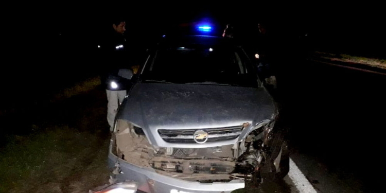 Intentó doblar en U sobre Ruta 11 y fue impactado por un camión