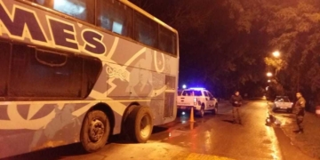 Totoras: un colectivo con pasajeros de la empresa Güemes sufrió un principio de incendio