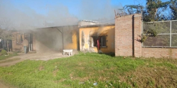 Una mujer debió ser trasladada a un centro de salud tras un incendio