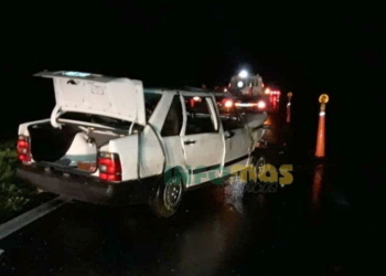 Barrancas: tres heridos al despistar en autopista y volcar en la mano contraria