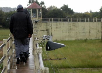 Una policía fue detenida por comprar droga para su novio preso en Coronda