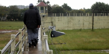 Una policía fue detenida por comprar droga para su novio preso en Coronda