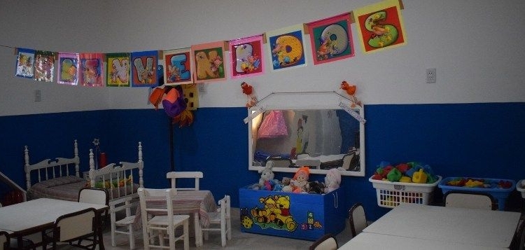 Almuerzo de la familia y el reencuentro en el Jardín N° 100 de Maciel