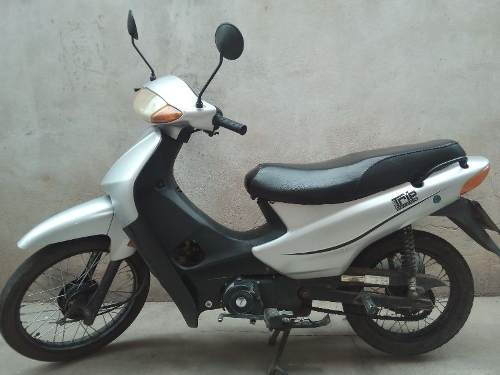 Una joven intenta recuperar su moto robada en Barrancas