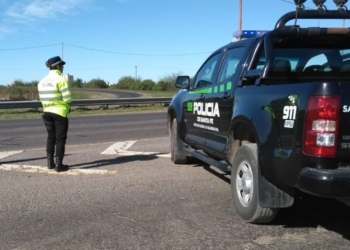 Dobló en U en autopista e impactó con otro vehículo