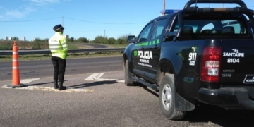 Dobló en U en autopista e impactó con otro vehículo