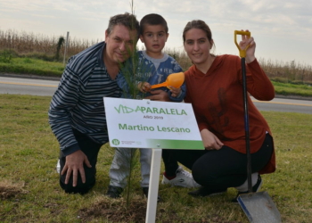 «Vida Paralela»: niños totorenses plantaron y apadrinaron nuevos árboles