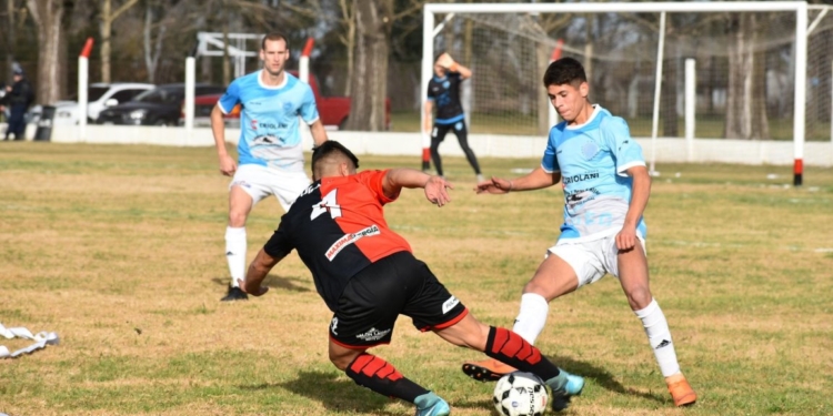 Mil personas palpitaron el clásico totorense que terminó sin goles