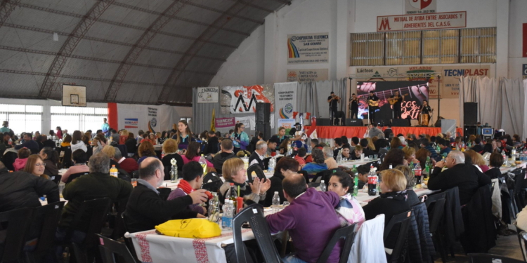 Una multitud celebró el cumpleaños del Club Atlético San Genaro