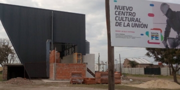 Continúan las obras de veredas y la construcción del Centro Cultural en San Genaro