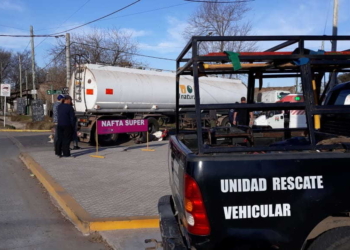 Un motociclista cayó debajo de un camión conducido por un hombre de Clarke